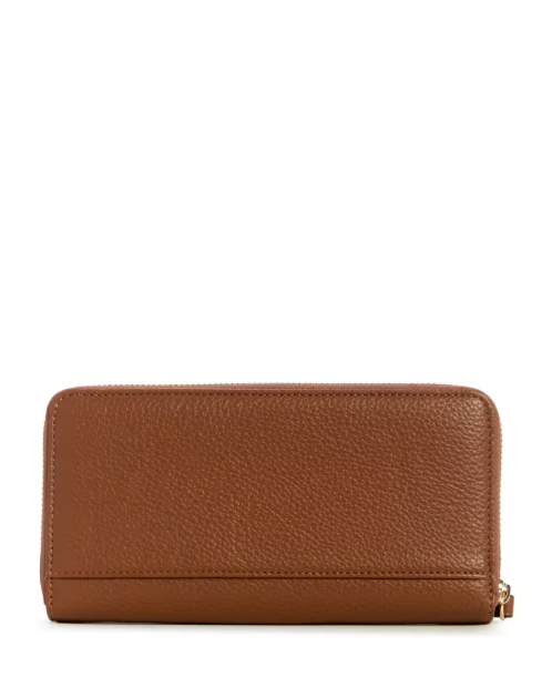 GUESS BILLETERA LYNNE CHARM - COGNAC