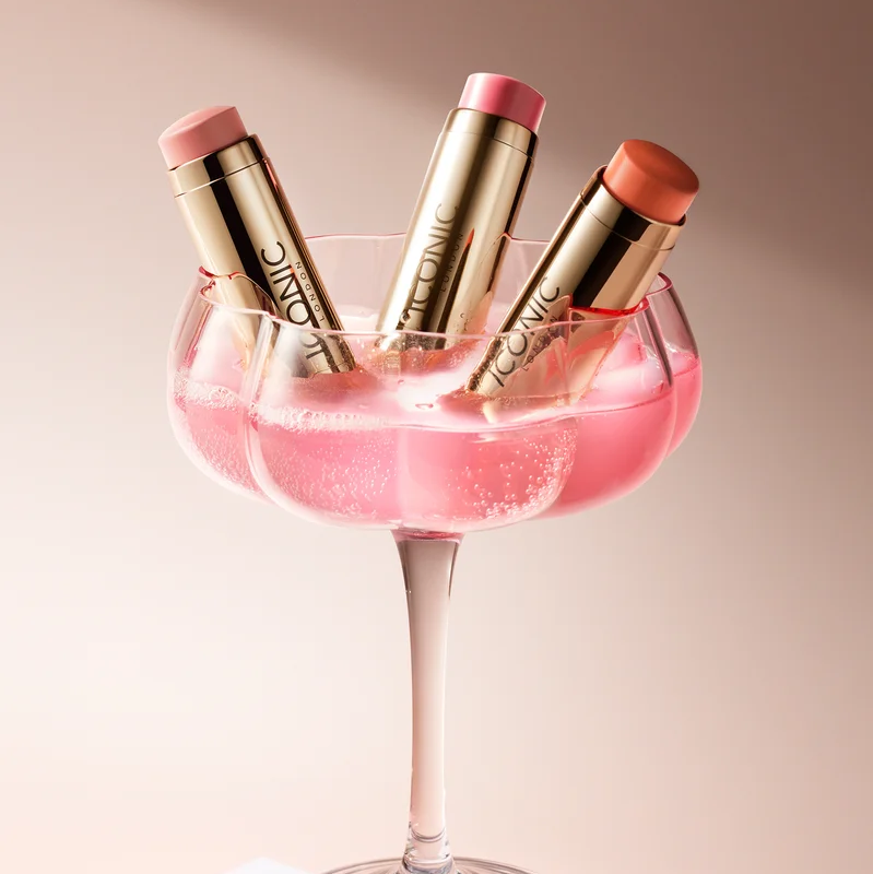 ICONIC LONDON BLURRING BLUSH STICK
