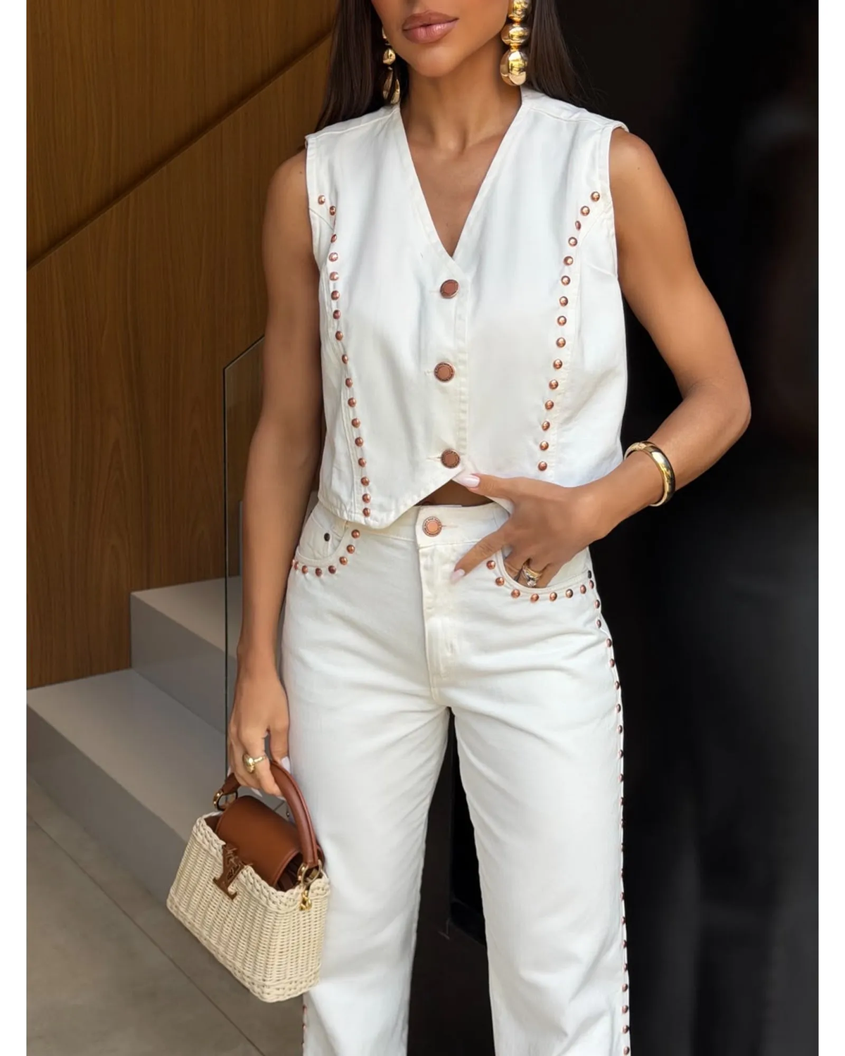 PANTALON JEANS WIDE LEG CON APLIQUE